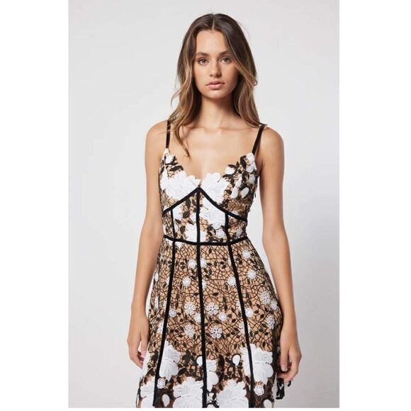 Elliatt Pembroke Mini Dress Size L - Picture 3 of 9